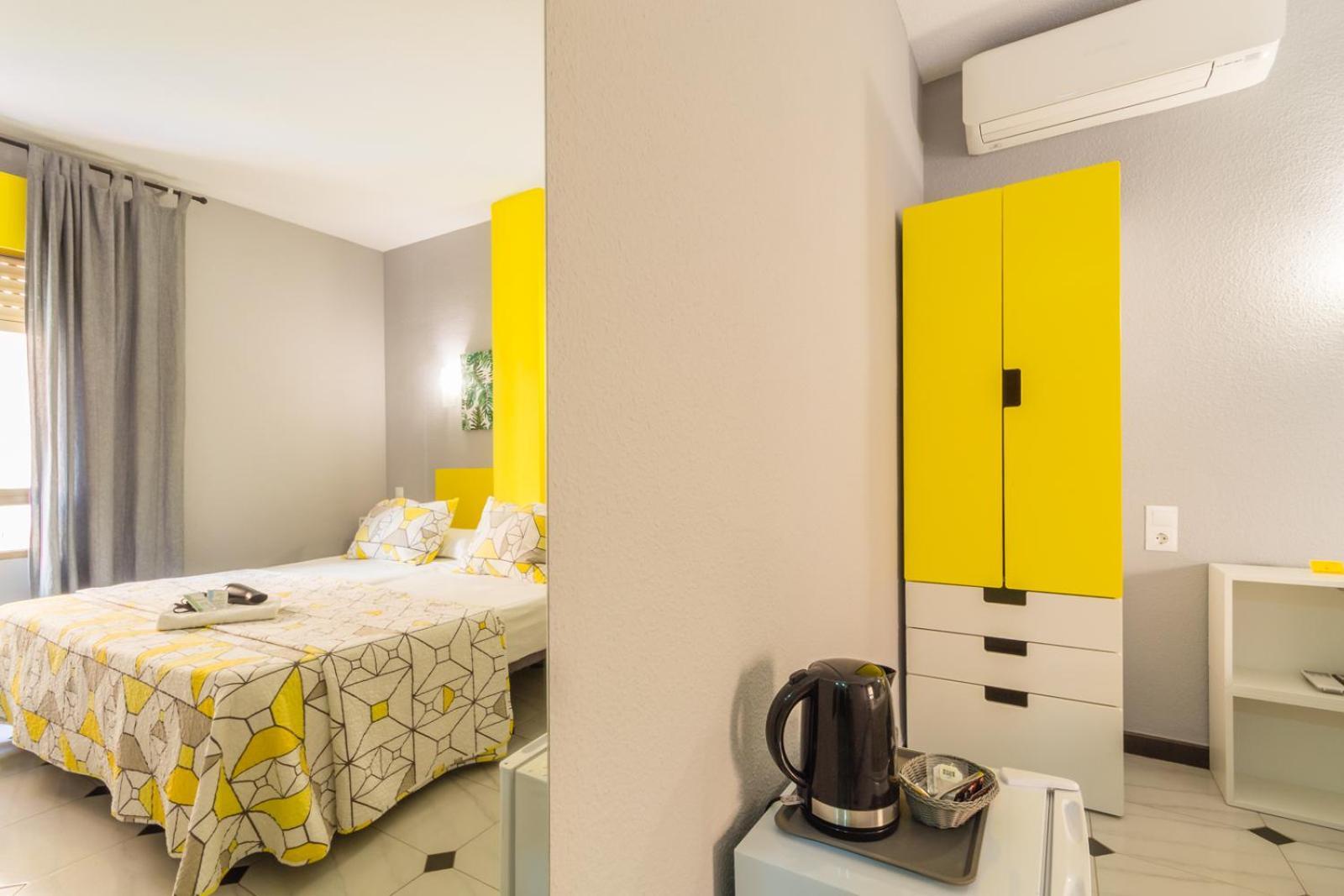 Hostal Tropical อัลมูเญการ์ ภายนอก รูปภาพ