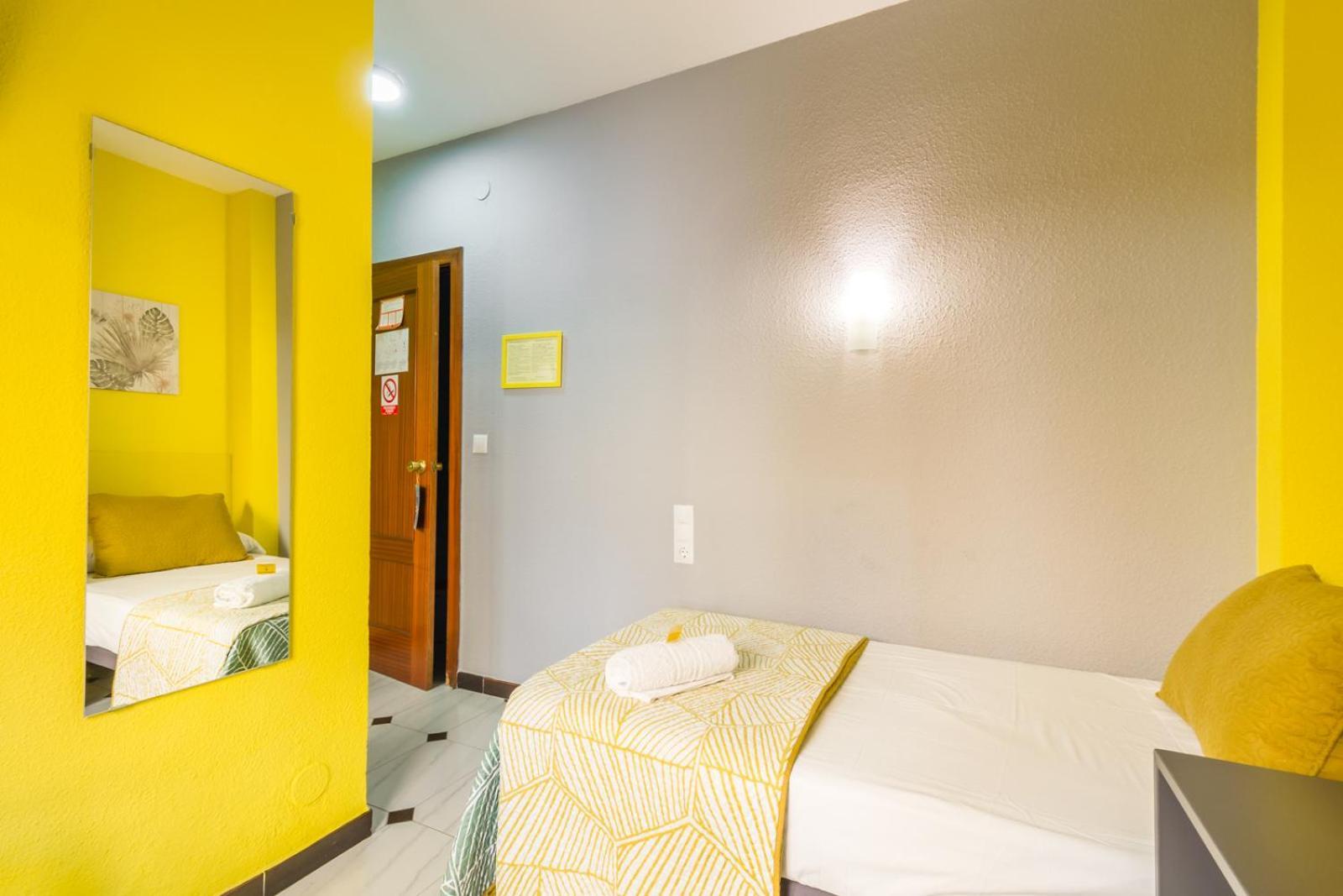 Hostal Tropical อัลมูเญการ์ ภายนอก รูปภาพ