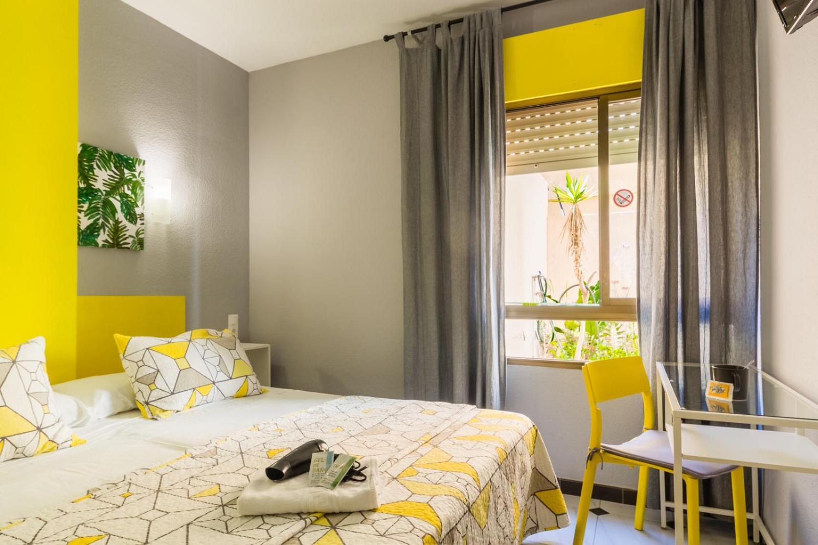 Hostal Tropical อัลมูเญการ์ ภายนอก รูปภาพ